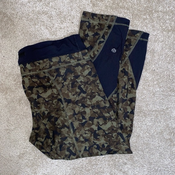 lululemon athletica Pants - Women’s Camo Lululemon Wunder Train Leggings 23” Size 10